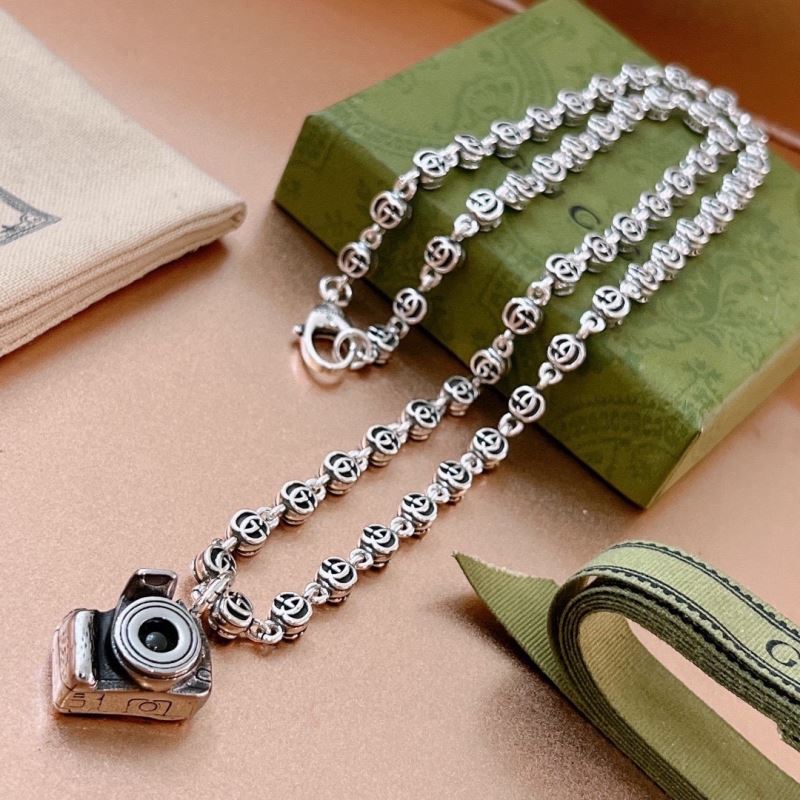 G*u*i necklaces